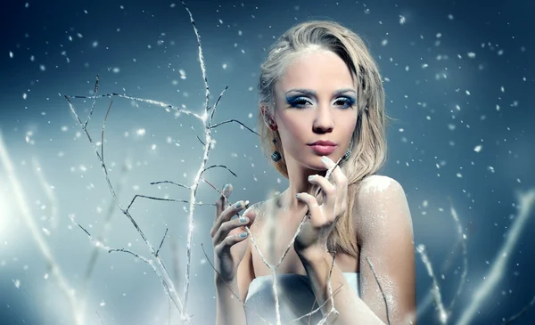 Winter woman with beautiful make-up