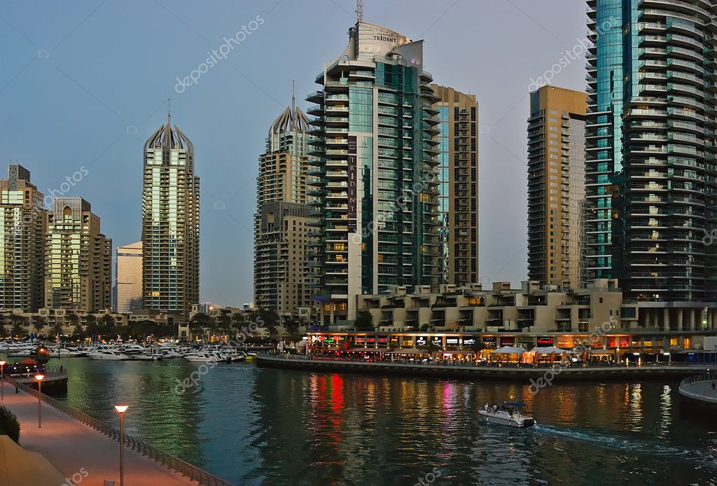 迪拜码头在日落.阿拉伯联合酋长国