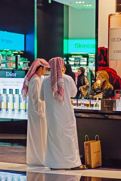 Inside modern luxuty mall, Dubai, UAE — Stock Photo #25667481