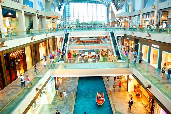 Shopping mall in Marina Bay