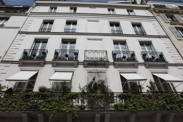 Facade of a traditional living building in Paris