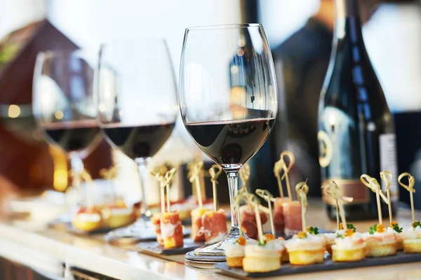 Close-up catering table set