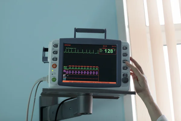 Patient monitor adjusting
