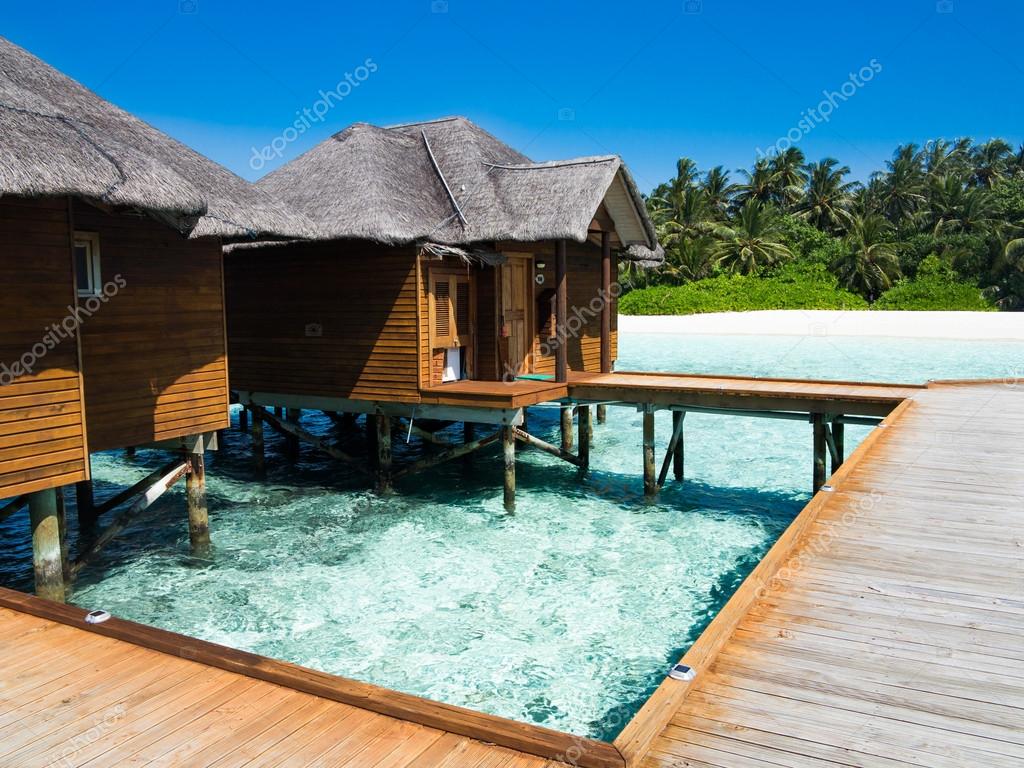 Paradiso di vacanze sul mare, maldive — foto stock © get4net #19580587 Case di legno su palafitte