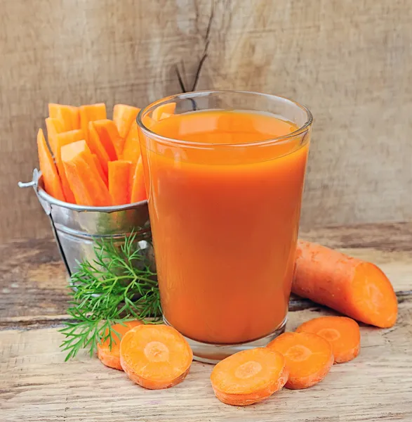 Carrot juice and carrots segments