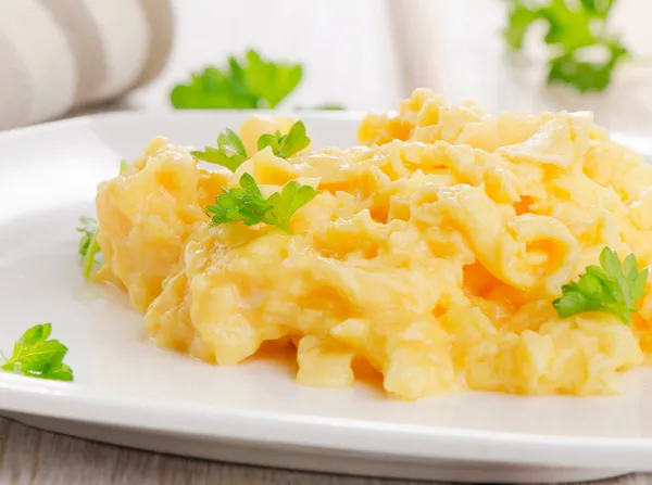 Scrambled eggs with herbs