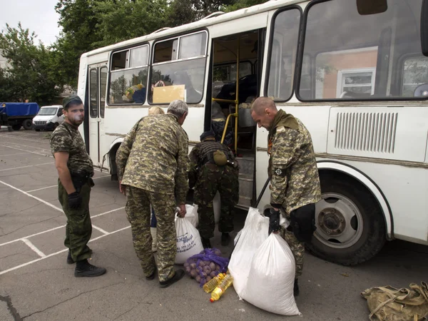 Gunmen rob military base in Luhansk