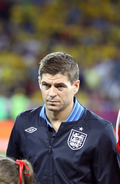 Steven Gerrard of England sings the national anthem