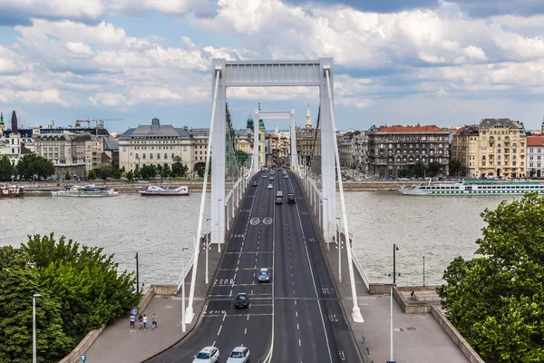 Elisabeth Bridge, Budapest, frontal view