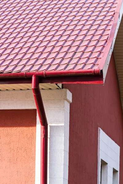 House with gutter system