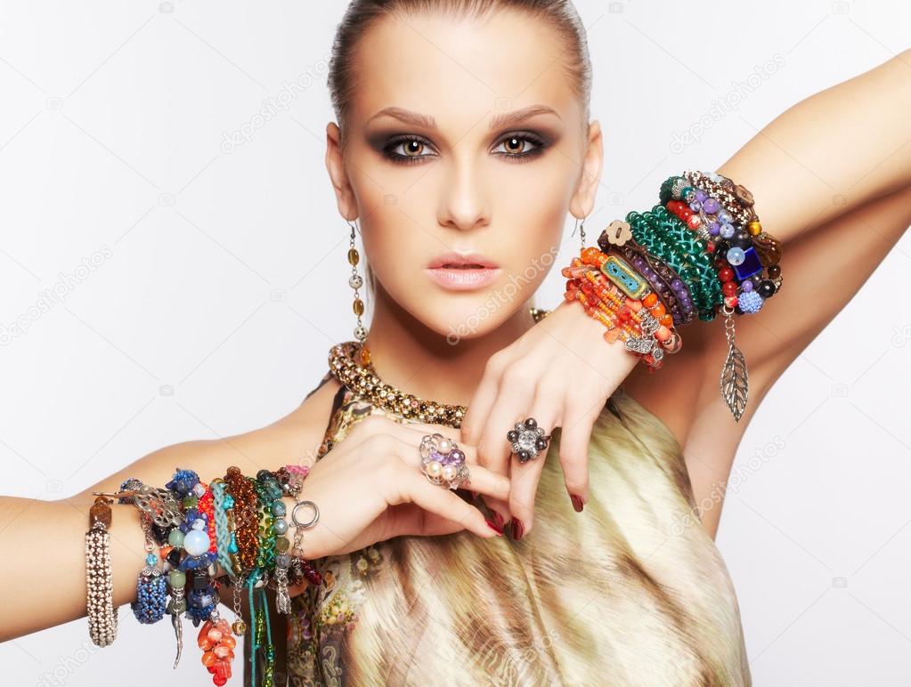 depositphotos_25905675-stock-photo-beautiful-woman-in-jewelry.jpg