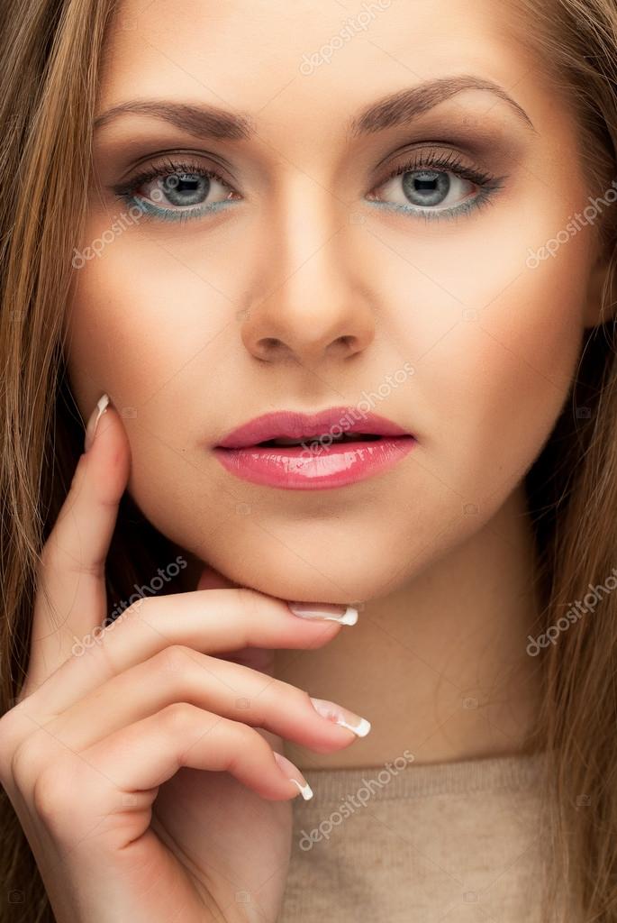 【美丽女子的画像】形容女子美丽的诗词,形容