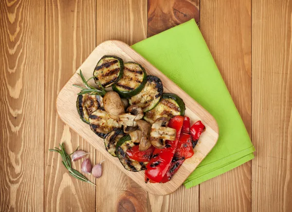 Grilled vegetables on cutting board