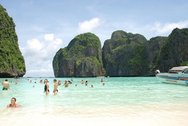 PHI PHI ISLAND, THAILAND - AUG 5: Tourists enjoy the wonderful b