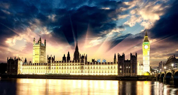 Big Ben and House of Parliament at River Thames International