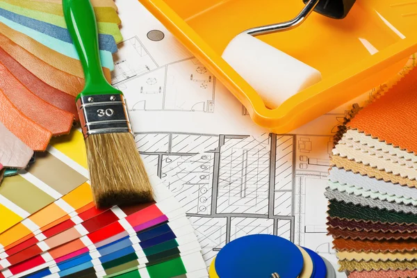 Paints, brushes and accessories for repair to architectural draw