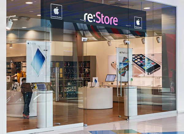 People visiting the Apple Store in Moscow