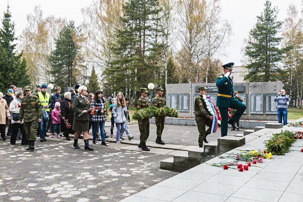 Laying of wreaths at the monument to fallen soldiers