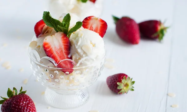 Vanilla ice cream with almonds and strawberries