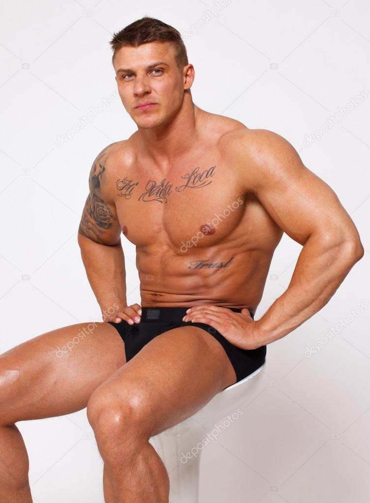 chico gay tatuado chico gay tatuado
