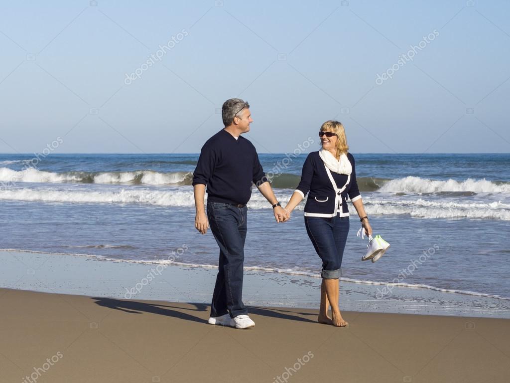 parejas follando en la playa mature videos parejas follando en la playa mature videos