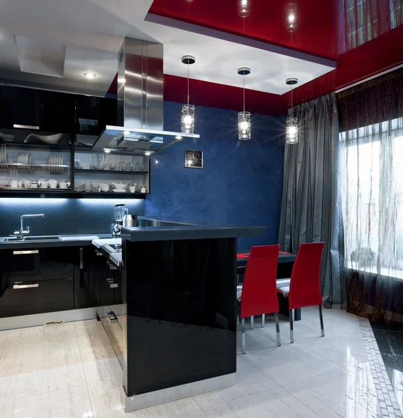 Blauw wit keuken moderne interieur designhuis — stockfoto ...