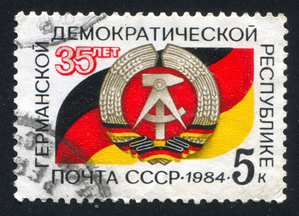 民主德国联邦德国旗帜和武器 - 图库社论照片