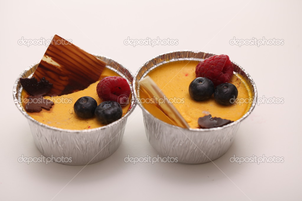 http://st.depositphotos.com/1003591/2404/i/950/depositphotos_24043217-Closeup-image-of-dessert-in-a-foil-jar.jpg