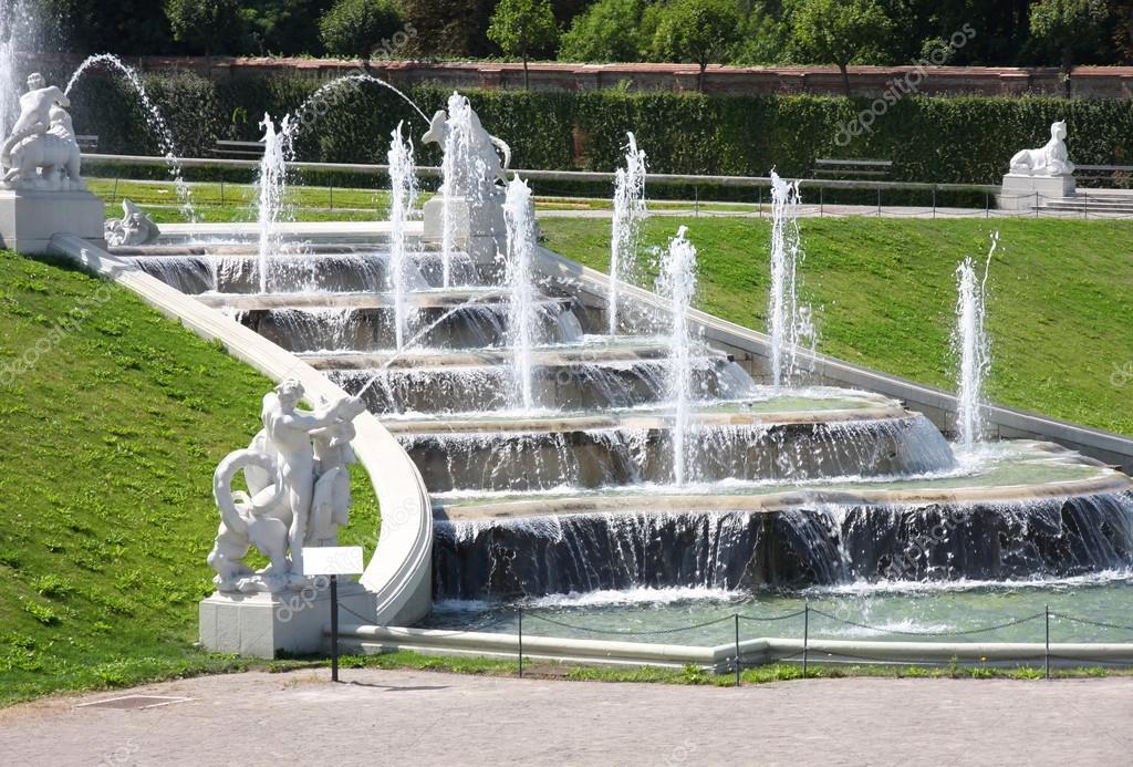 Imagini pentru schöne brunnen wien