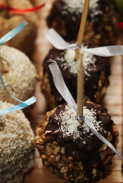 Tray full of caramel and candied apples.