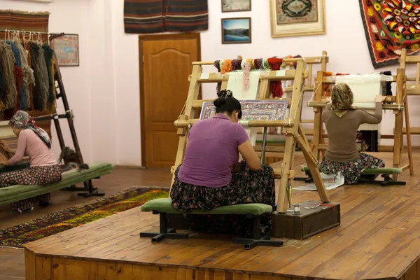The Turkish woman knitting the silk carpet