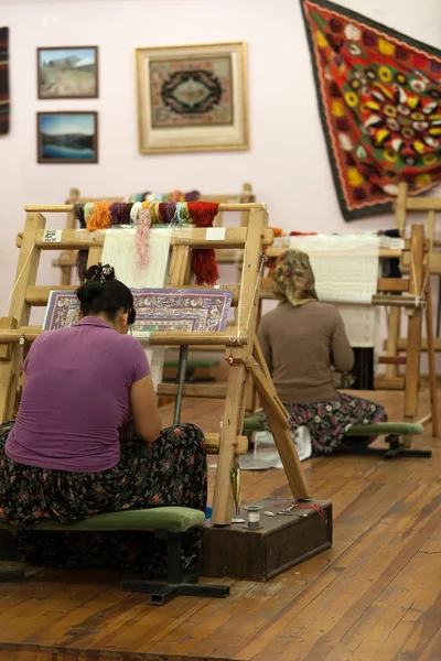 The Turkish woman knitting the silk carpet