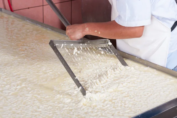 Moving fermenting milk