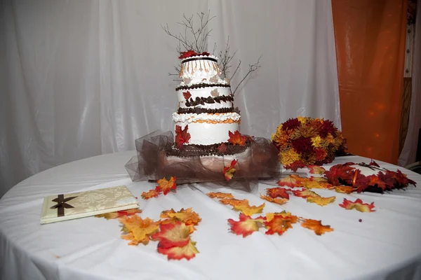 Autumn Theme Wedding Cake