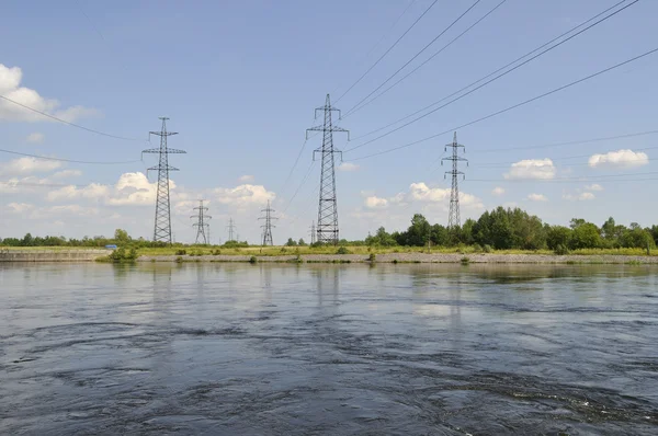 The power transmission line on the Narva reservoir