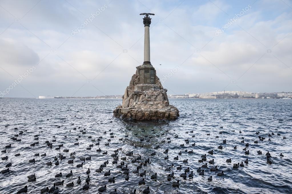 Denkmal für versunkene Schiffe, das Symbol von Sewastopol — Stockfoto