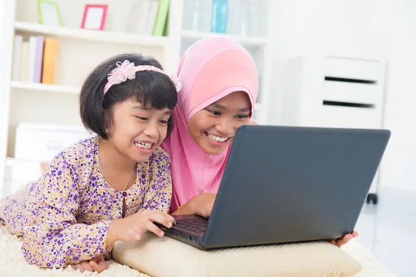 Southeast Asian children — Stock Photo #18080125