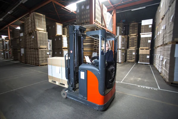 Reach truck is piling up pallets