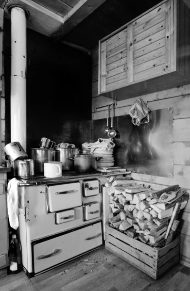 Cooking range, black and white