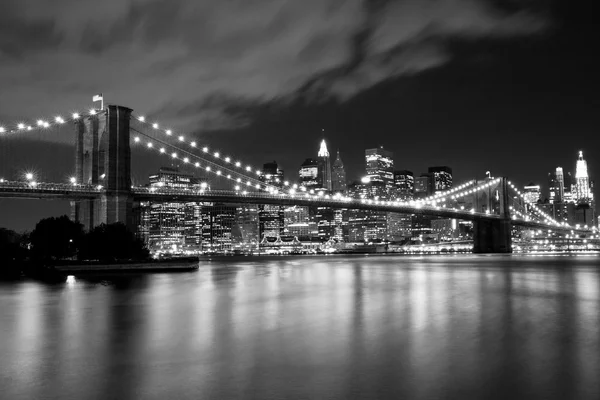 Brooklyn Bridge in black and white