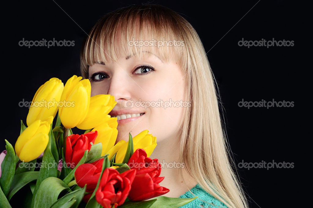 Renkli taze bahar Lale çiçek buketi güzel çekici bir kadınla — Fotoğraf sahibi yulia-zl18 - depositphotos_43821373-Beautiful-attractive-woman-with-colorful-bouquet-of-fresh-spring