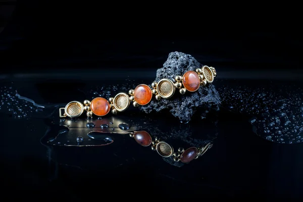 Jewelry bracelet with amber and silver beads