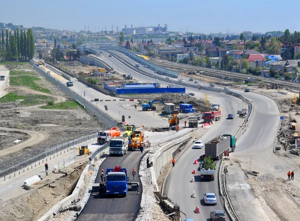 Construction of a two-tier road interchange 