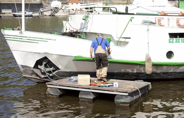 To paint the ship, working on a river.