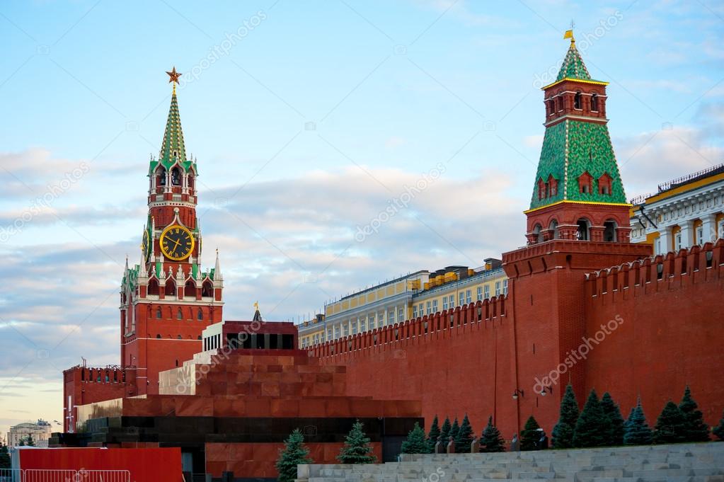 depositphotos_13255257-Kremlin-on-Red-Sq