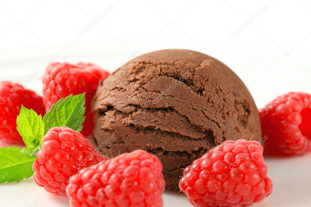 depositphotos_28352613-stock-photo-chocolate-ice-cream-with-fresh.jpg