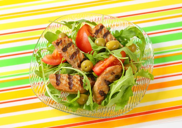 Grilled patty with fresh vegetable salad