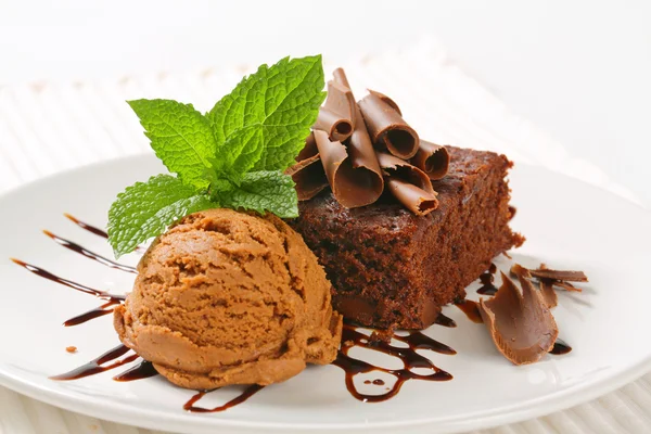 Chocolate Chip Brownie with ice cream