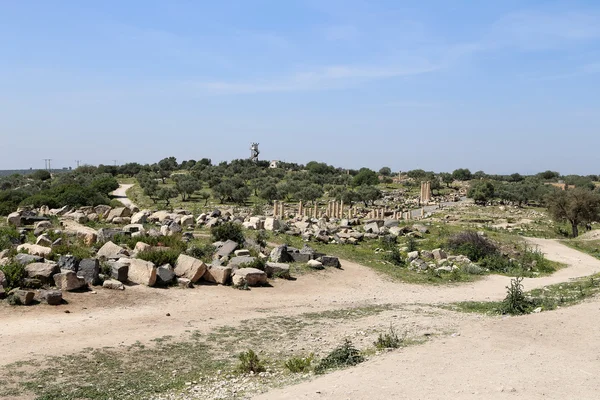 Roman ruins at Umm Qais (Umm Qays) --is a town in northern Jordan near the site of the ancient town of Gadara. Umm Qais is one of Jordan\'s most unique Greco Roman Decapolis sites