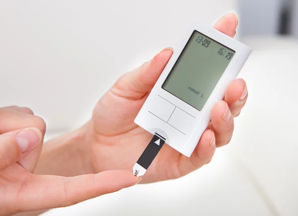 Blood sugar level testing machine